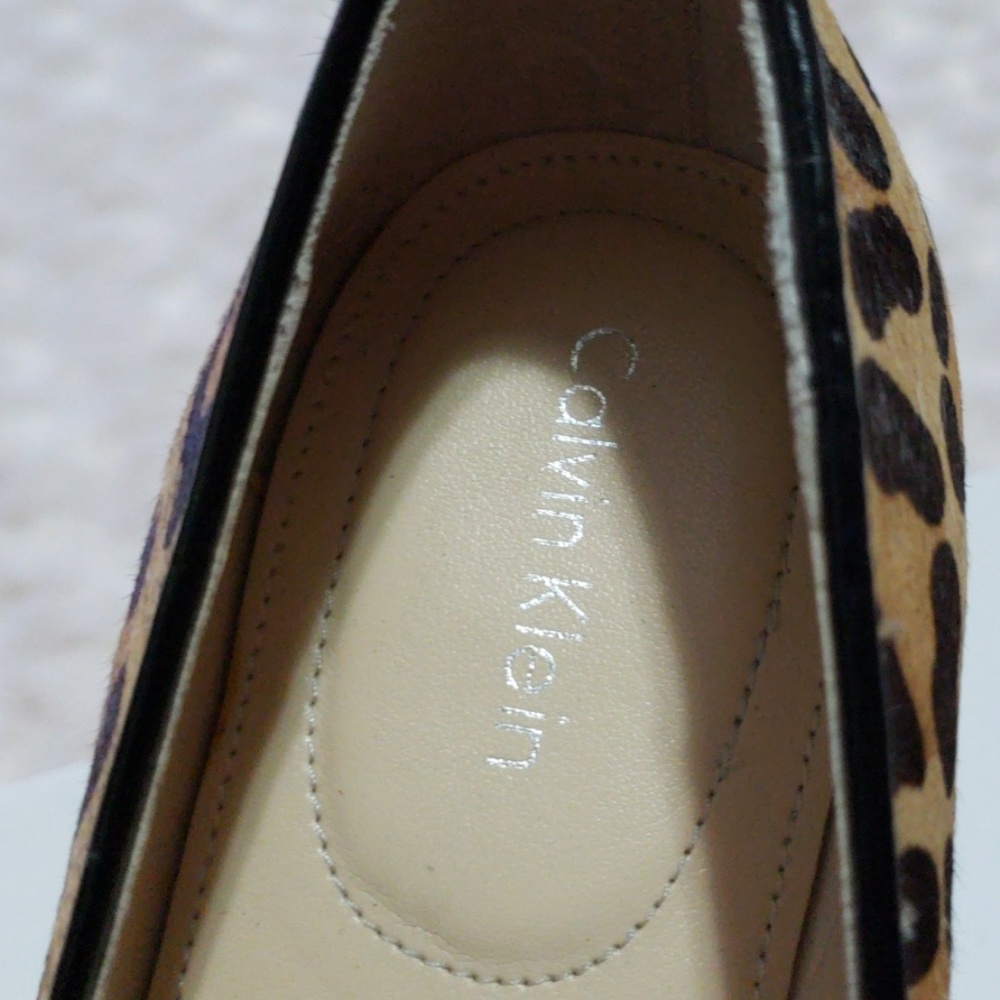 Calvin Klein shoes.  Size 7M.  New. - Picture 4 of 4